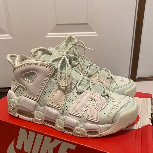 Nike uptown light green and white - Picture 9 of 9